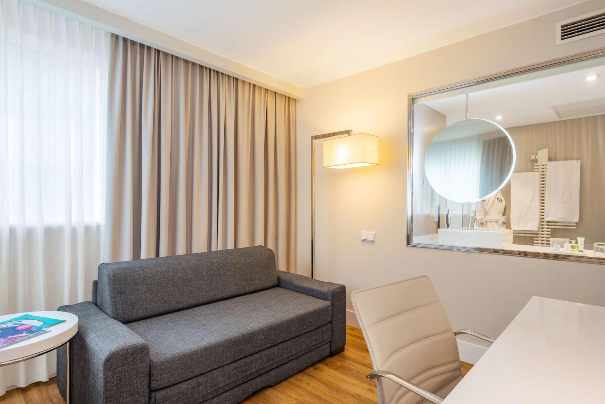 Nh Hamburg Altona Hotel Exterior photo