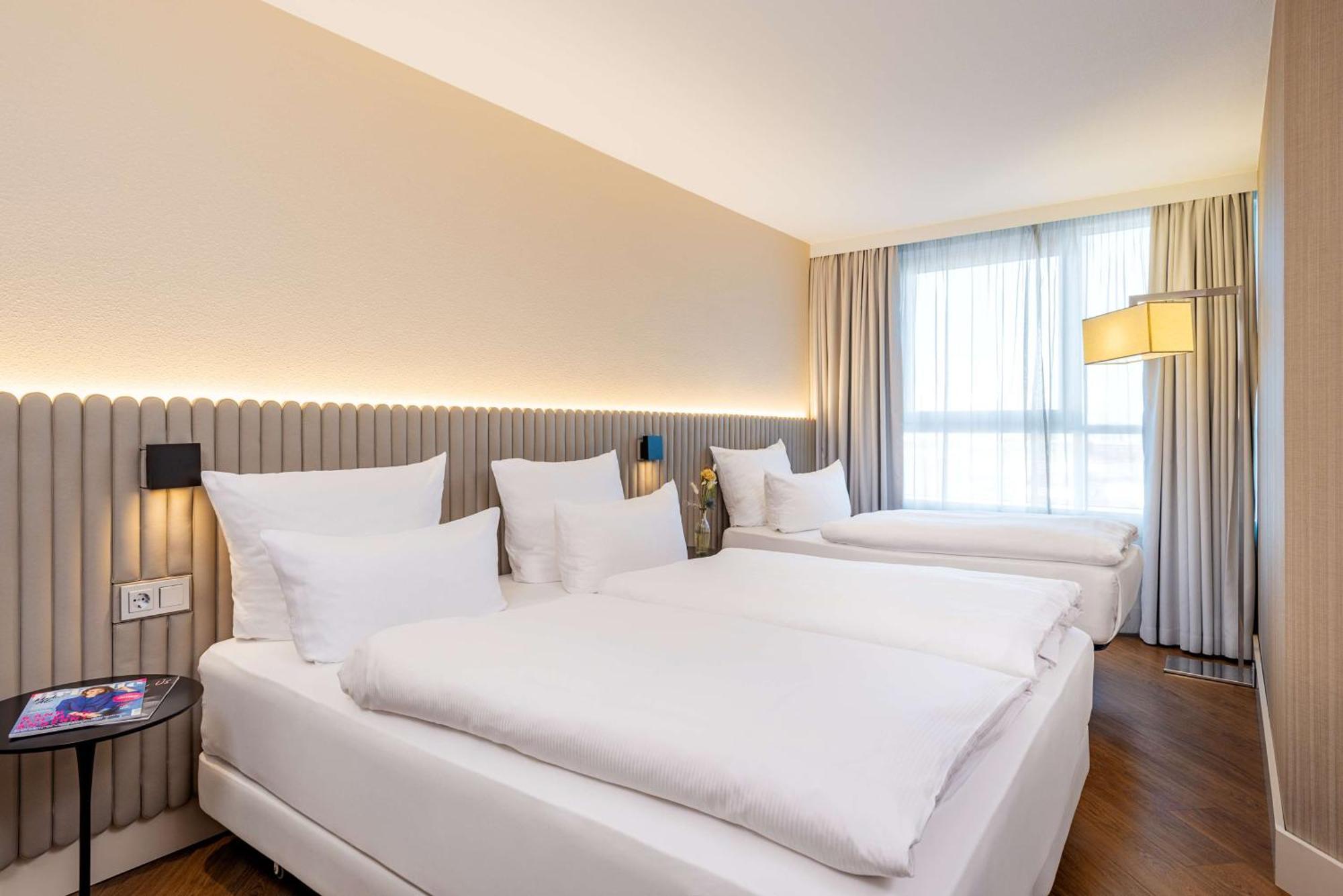 Nh Hamburg Altona Hotel Exterior photo
